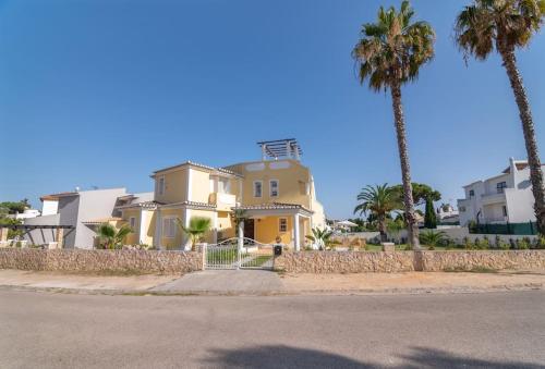Vilamoura Beach Villa with Private Pool