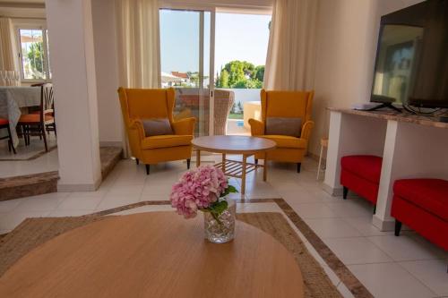 Vilamoura Beach Villa with Private Pool