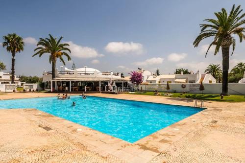Vilamoura Beach Villa by nature with Olympic Pool