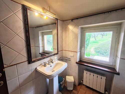 Ένα μπάνιο στο Apartment in Umbria near Montefalco Winery