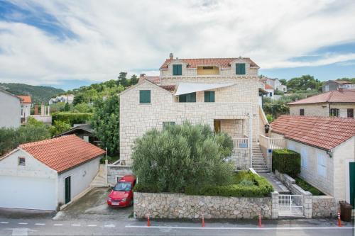 Apartments by the sea Postira, Brac - 739