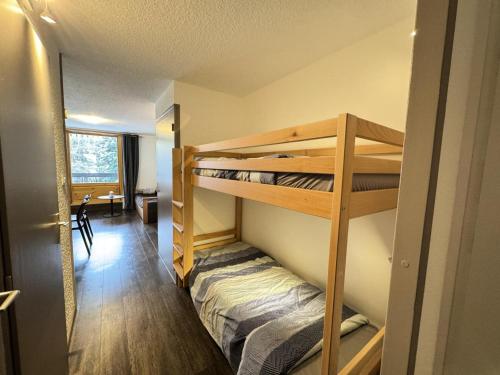 a room with two bunk beds and a desk at Résidence Bois Des Coqs - Studio confortable · Proche des pistes · Coin montagne & parking extérieur MAE-0294 in Champcella