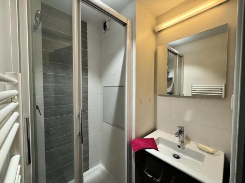 Koupelna v ubytování Résidence Les Melezes - Appartement spacieux · Vue dégagée sur la montagne · Balcon Ouest MAE-0404