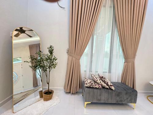 Кровать или кровати в номере Rihays Palace Homestay Ketereh