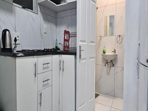 Η κουζίνα ή μικρή κουζίνα στο Goshen Lodge Fitzroy