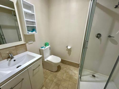a bathroom with a toilet and a sink and a shower at Bignell Family Home-Stay in Broadwater