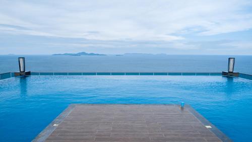 Piscina en o cerca de Wong Amat Tower By Peter