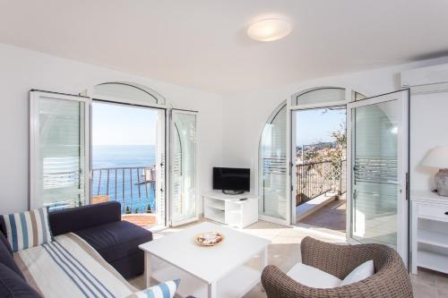 OCEAN APARTMENT by DuHomes
