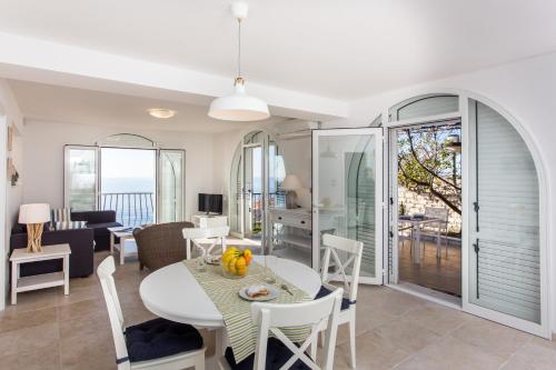 OCEAN APARTMENT by DuHomes