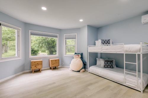 a room with two bunk beds and a teddy bear at Game Farm Villa by AvantStay 10BDR Private Pond Spa Pool Family-Friendly in Catskill