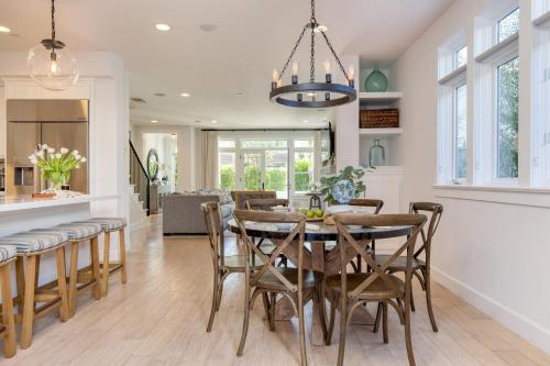 a kitchen and dining room with a table and chairs at Emerald Cove by AvantStay Mins to Beach Pier in Newport Beach