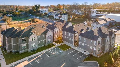 Hart Suite 9 by AvantStay Gorgeous Town House w Modern Amenities in Nashville Image