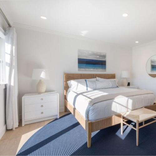 Ένα ή περισσότερα κρεβάτια σε δωμάτιο στο Canoe Place Waterfront Residences
