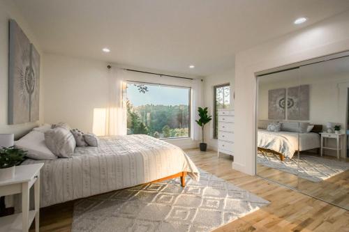 Ένα ή περισσότερα κρεβάτια σε δωμάτιο στο Modern Escape by Avanstay Views 10min to Town