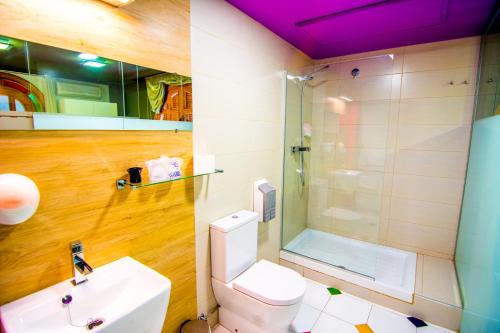 a bathroom with a toilet and a shower and a sink at 16:9 Los Molinos Suites in Almería