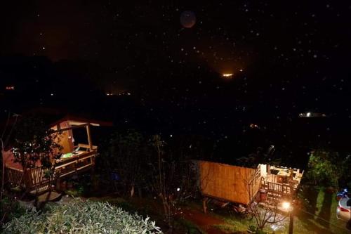 a night time view of a yard with a house at Baan Suan Mae Klang Luang in Ban Sop Mae Klang
