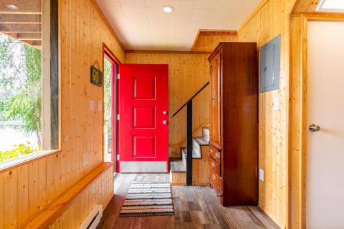 Φωτογραφία από το άλμπουμ του Goss Lake Getaway by AvantStay Lakefront Escape σε Langley