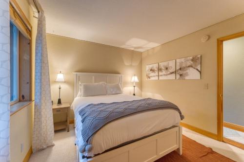 a bedroom with a large bed and a window at Golden Summit by AvantStay Stunning Secluded Cabin w Access to Tahoe Donner in Truckee