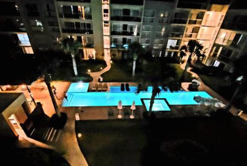 Πισίνα στο ή κοντά στο Gorgeous 2 bedroom apartment in Vibe Residence