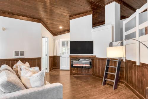 Gallery image of Explorer by AvantStay Close to Slopes Game Room Guest Suite Hot Tub in Alpine Meadows