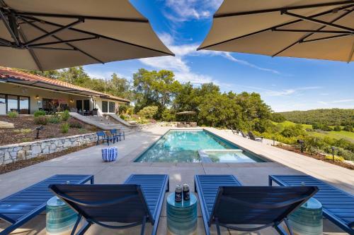 Bazén v ubytování Rancho Robles by AvantStay Vineyard Villa w Views Pool Privacy nebo v jeho okolí