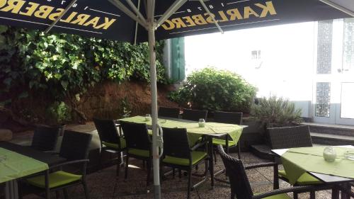 Un restaurante u otro lugar para comer en Hotel am Schenkelberg