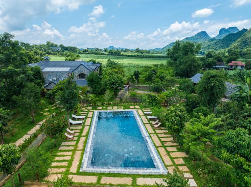 Bazén v ubytování Sundara Retreat nebo v jeho okolí