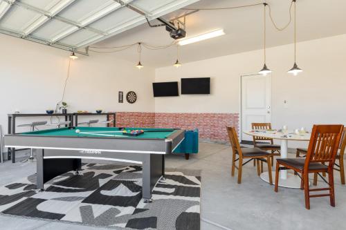 a pool table in a room with a ping pong table at Desert Eden by AvantStay 6BR w Ensuite Backyard Oasis w Pool Hot Tub in Coachella