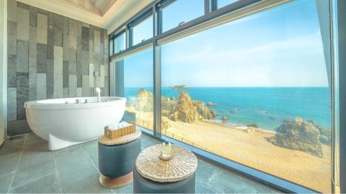 Phòng tắm tại gyeongju blue21 poolvilla pension