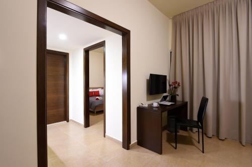 Μια τηλεόραση ή/και κέντρο ψυχαγωγίας στο Byblostar Hotel