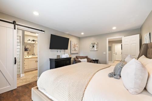 a bedroom with a large bed and a flat screen tv at Breathtaking Meadows by AvantStay Temecula Group Retreat Pool Pickleball Firepit Hot Tub in Temecula