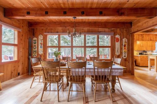a dining room with a table and chairs at Sunnyside by AvantStay Charming Lake Tahoe Chalet on Tahoes West Shore in Tahoe City