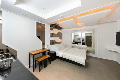 Una cama o camas en una habitación de Gyeongju Pension 700