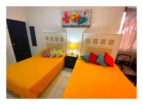 Postel nebo postele na pokoji v ubytování SUITE LA CONQUISTA PARA 4 PERSONAS EN CAMA Y 3 PERSONAS EN SOFÁ CAMA 7 en total