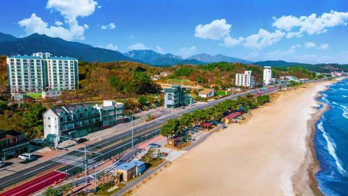 an aerial view of a beach and buildings at Yangyang Haettuneonchangmoon Pension in Yangyang