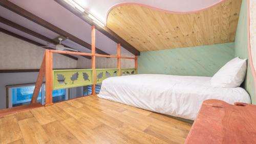 a bedroom with a bunk bed in a room at Gapyeong Namueuikkum pension in Gapyeong