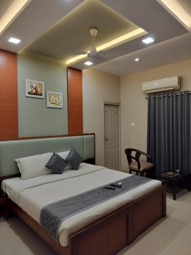 a bedroom with a large bed in a room at Hotel Pearl International in Chennai