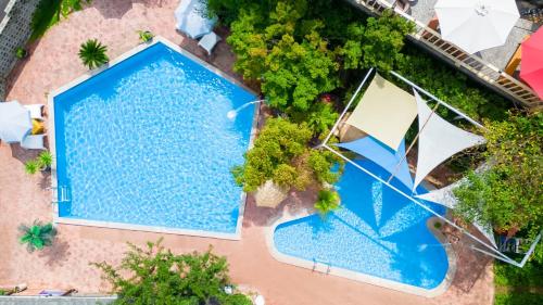 Bazén v ubytování Gapyeong Botanical Pension nebo v jeho okolí