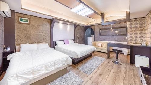 Postel nebo postele na pokoji v ubytování Hwacheon Sky Valley Pension