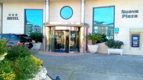 a building with a revolving door in a city at Hotel Nueva Plaza in Maliaño