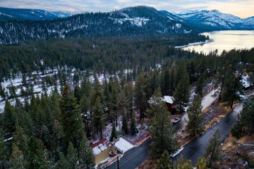 an aerial view of a resort with a lake and mountains at Jeffrey Pines Lofted Cabin Minutes to Lake A-Frame-Inspired Design Deck in Truckee