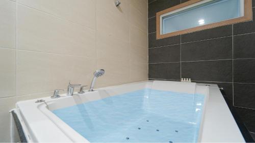 Un baño de Jeju private aewol
