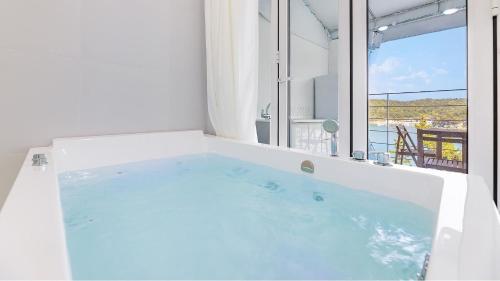 Φωτογραφία από το άλμπουμ του Yeosu Nukim Poolvilla σε Yeosu