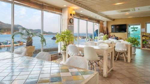 Ресторан / где поесть в tongyeong haegando pension