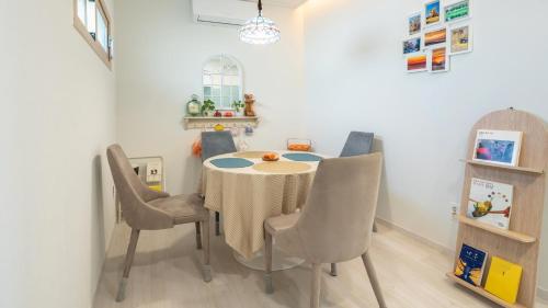 a dining room with a table and chairs at jeju aeworio pension in Jeju