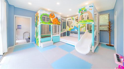 Ένα ή περισσότερα κρεβάτια σε δωμάτιο στο Gapyeong YouKids Poolvilla