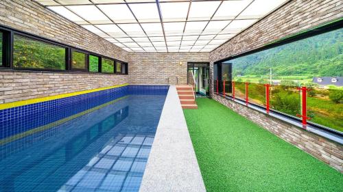 Πισίνα στο ή κοντά στο Gapyeong YouKids Poolvilla
