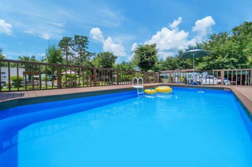 a swimming pool at a resort at Gapyeong Karabankaempingnongwon in Gapyeong