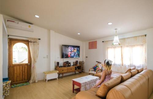 Una televisión o centro de entretenimiento en BanMoomJan Pool villa Khao Yai KP