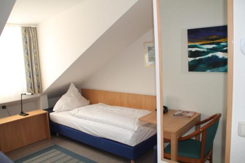 Cama o camas de una habitación en RIESENjunior Hanau by Trip Inn